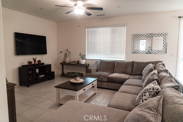 Detail Gallery Image 4 of 22 For 2467 Lake St, Kingsburg,  CA 93631 - 3 Beds | 2 Baths