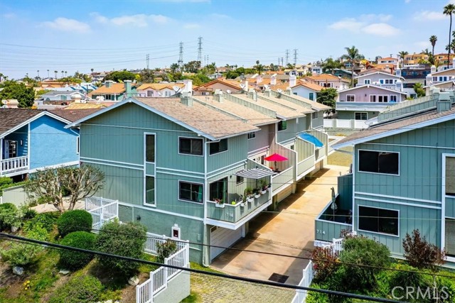 716 Irena Avenue, Redondo Beach, California 90277, 2 Bedrooms Bedrooms, ,2 BathroomsBathrooms,Residential,Sold,Irena,SB22091877