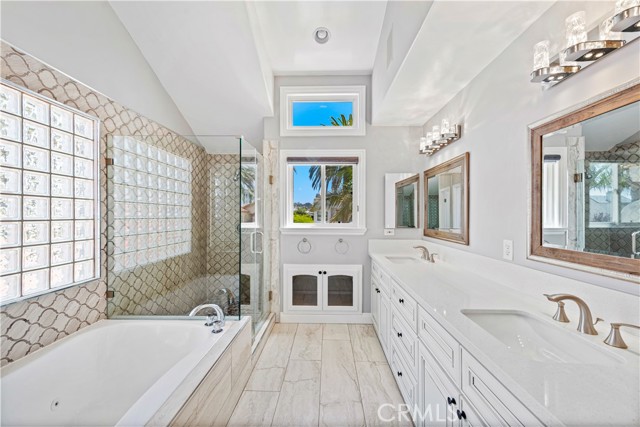 703 Marguerite Avenue, Corona del Mar CA: https://media.crmls.org/medias/44a8ff28-8901-4f88-8990-2470bfa18e2e.jpg