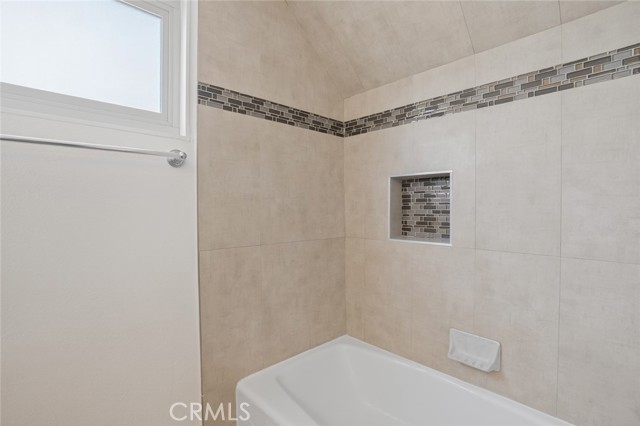 14652 Devonshire Avenue, Tustin CA: https://media.crmls.org/medias/44a90ddf-f567-4334-81aa-6ff66beb0a6f.jpg
