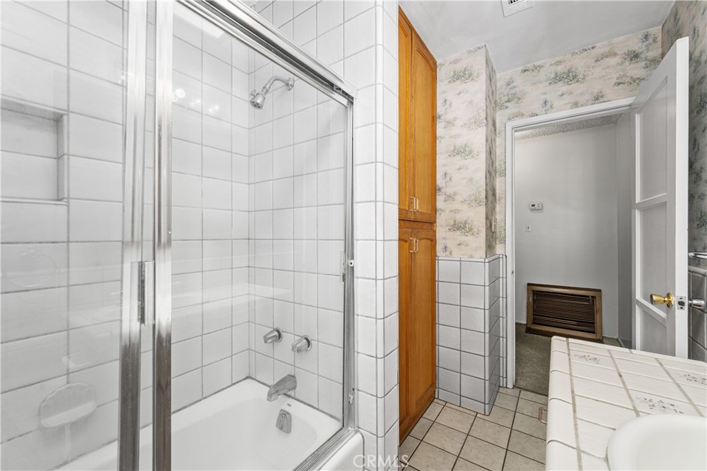 https://media.crmls.org/medias/44a945e0-fd85-41a6-acc3-6c0dbe0d7894.jpg?preset=X-Large