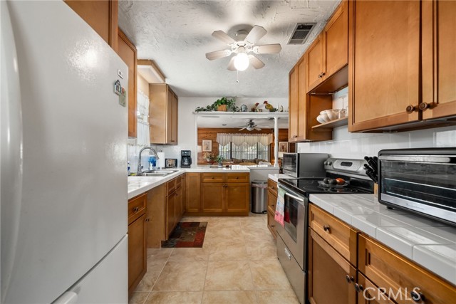 Brand new kitchen cabinets & counter tops