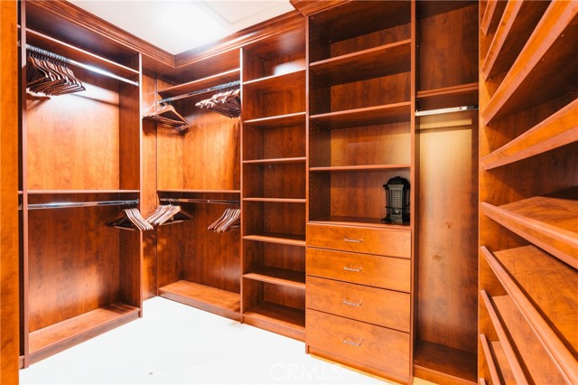 Detail Gallery Image 19 of 36 For 21793 Planewood Dr, Woodland Hills,  CA 91364 - 4 Beds | 3/1 Baths