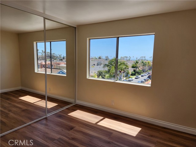 Detail Gallery Image 5 of 9 For 185 Quincy Ave #402,  Long Beach,  CA 90803 - 2 Beds | 2 Baths