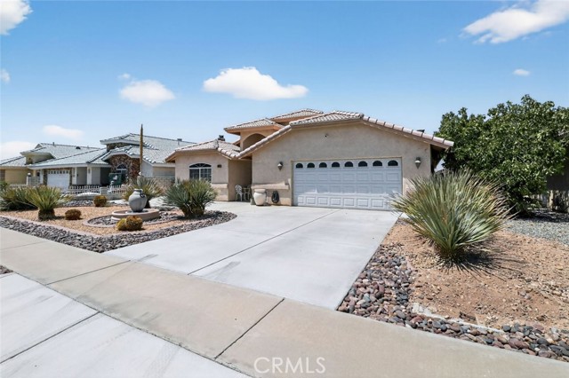 Detail Gallery Image 3 of 30 For 26502 Blue Water Rd, Helendale,  CA 92342 - 3 Beds | 2/1 Baths