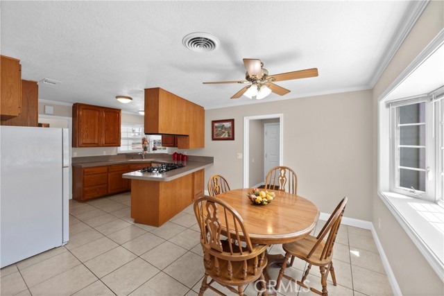 15291 Newcastle Lane, Huntington Beach CA: https://media.crmls.org/medias/44aad5aa-d3a9-4522-86ed-2ba66d463b8b.jpg