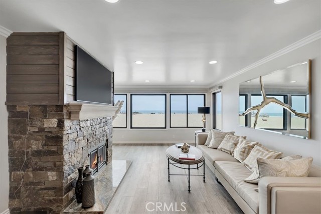 Detail Gallery Image 7 of 31 For 2808 W Oceanfront, Newport Beach,  CA 92663 - 4 Beds | 4 Baths