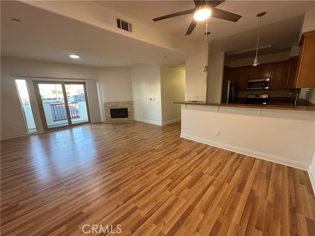 Detail Gallery Image 12 of 25 For 12916 Moorpark St #201,  Studio City,  CA 91406 - 3 Beds | 2 Baths