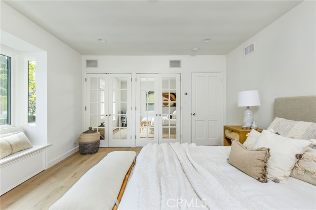 Detail Gallery Image 17 of 21 For 4057 Woodcliff Rd, Sherman Oaks,  CA 91403 - 3 Beds | 2/1 Baths
