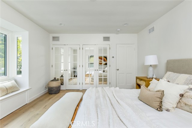 Detail Gallery Image 17 of 21 For 4057 Woodcliff Rd, Sherman Oaks,  CA 91403 - 3 Beds | 2/1 Baths