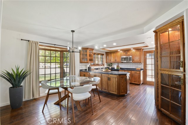 16091 Gold Circle, Huntington Beach CA: https://media.crmls.org/medias/44ac17a8-c46c-4e6c-84f5-469a223fb130.jpg