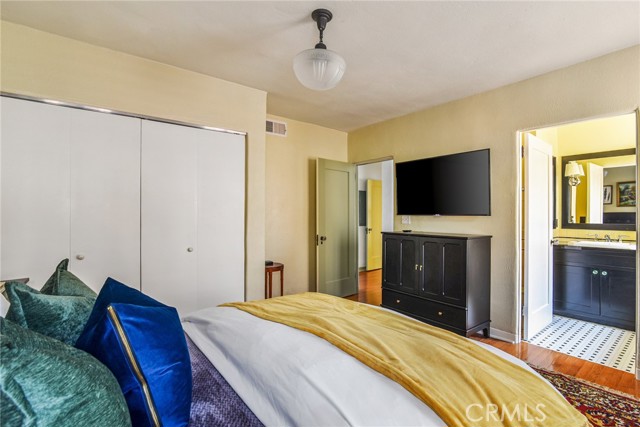 Detail Gallery Image 30 of 38 For 8246 4th St, Los Angeles,  CA 90048 - 2 Beds | 2 Baths