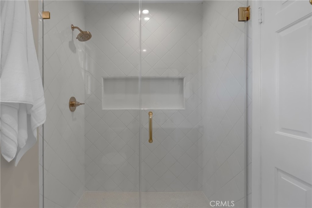 https://media.crmls.org/medias/44ad76dc-e350-4301-b56b-be8d235e2966.jpg?preset=X-Large