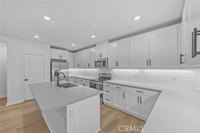 Detail Gallery Image 9 of 36 For 6137 Valentina Way #201,  Corona,  CA 92880 - 3 Beds | 2 Baths