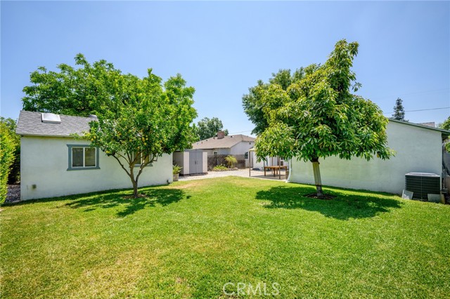 13617 Bassett Street, Valley Glen CA: https://media.crmls.org/medias/44ae8c46-9382-453c-9a9b-f40966a8a49d.jpg
