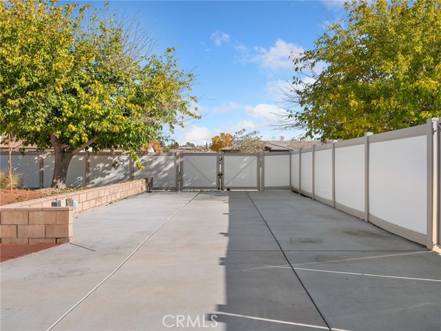 Detail Gallery Image 4 of 41 For 13826 Wawona, Apple Valley,  CA 92307 - 3 Beds | 2 Baths