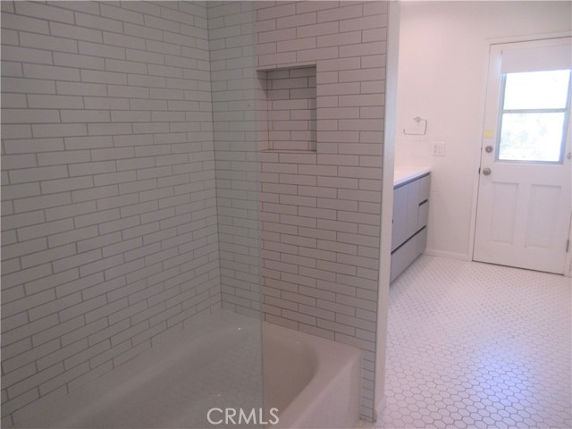 24300 Hatteras Street photo 21