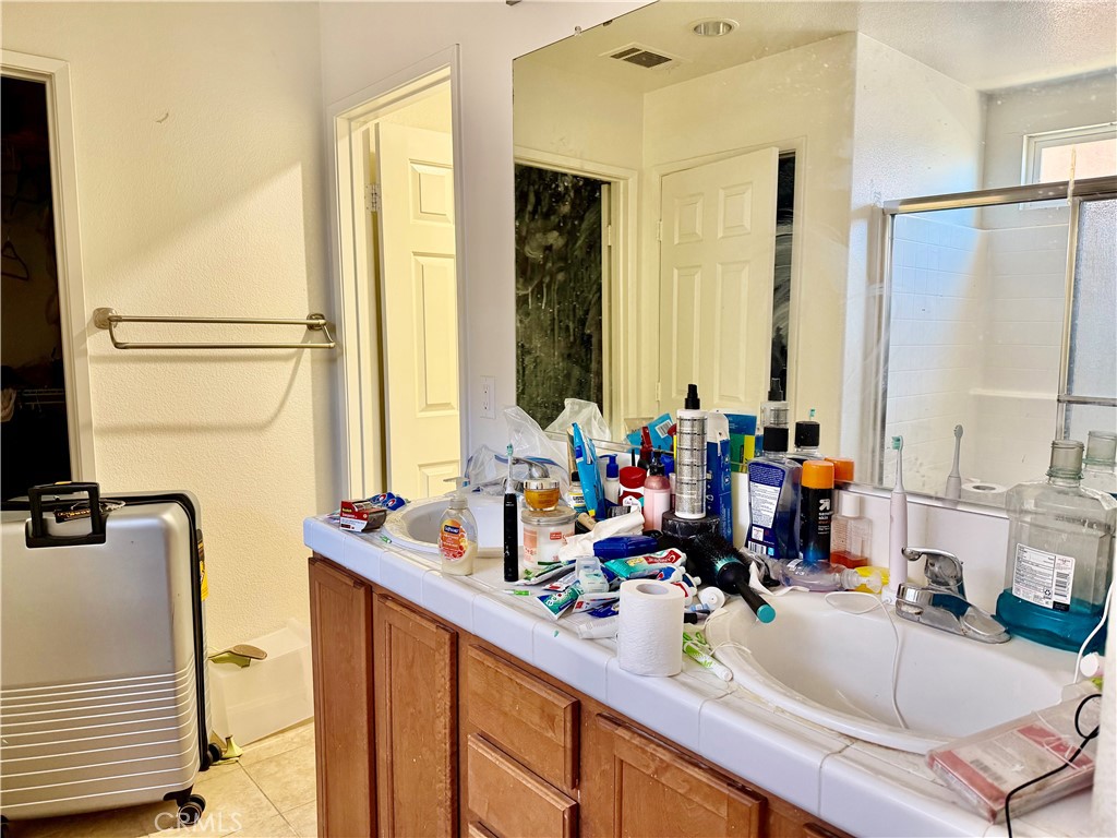 https://media.crmls.org/medias/44af0459-4027-479a-92e3-a7666050d95b.jpg?preset=X-Large