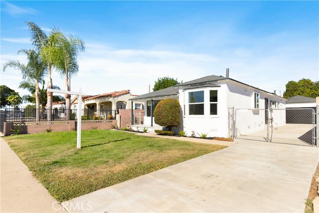 Detail Gallery Image 2 of 43 For 413 E 95th St, Los Angeles,  CA 90003 - 3 Beds | 2 Baths