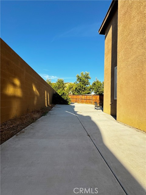 Detail Gallery Image 12 of 13 For 277 Bloomington Ave #235,  Rialto,  CA 92376 - 4 Beds | 2/1 Baths