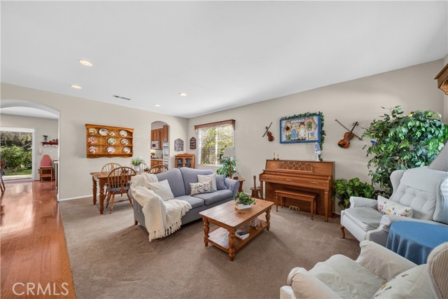 Detail Gallery Image 11 of 68 For 22262 Trinity Pl, Saugus,  CA 91390 - 5 Beds | 3 Baths