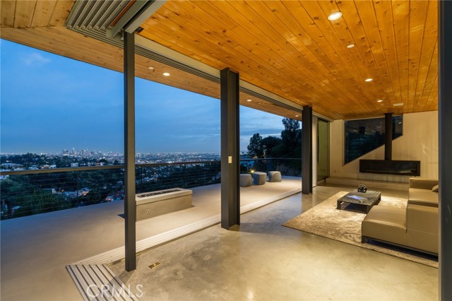 Detail Gallery Image 11 of 52 For 2917 Durand Dr, Los Angeles,  CA 90068 - 3 Beds | 2/1 Baths