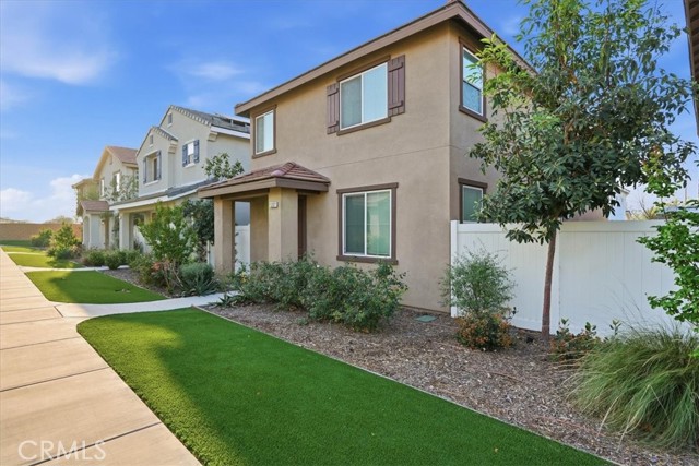 Detail Gallery Image 2 of 37 For 1207 Garnet Ct, Colton,  CA 92324 - 3 Beds | 2/1 Baths