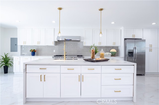 Detail Gallery Image 15 of 53 For 20133 Superior St, Chatsworth,  CA 91311 - 4 Beds | 3 Baths