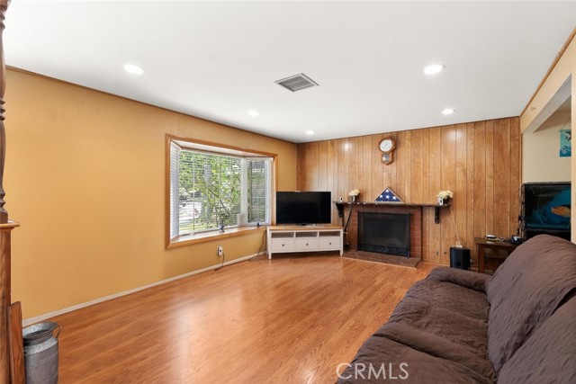Detail Gallery Image 3 of 23 For 18021 Gulf Ln, Huntington Beach,  CA 92646 - 6 Beds | 4 Baths