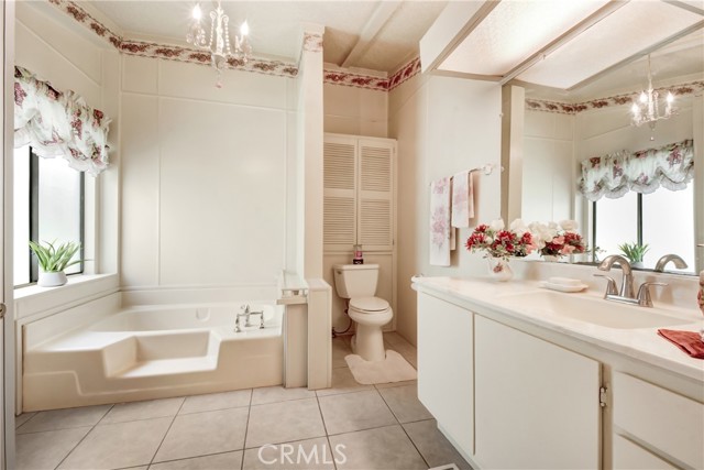 Detail Gallery Image 9 of 14 For 1919 W Coronet #62,  Anaheim,  CA 92801 - 2 Beds | 2/1 Baths