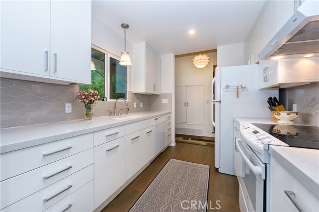 Detail Gallery Image 5 of 11 For 4214 Tosca Rd, Woodland Hills,  CA 91364 - 2 Beds | 2 Baths