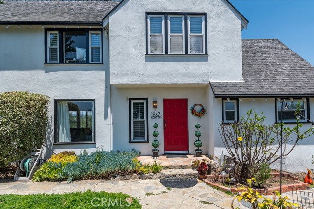 1967 Hilldale Drive, La Canada Flintridge CA: https://media.crmls.org/medias/44b3e879-a2b9-4a31-9615-ed9c733cd4b8.jpg