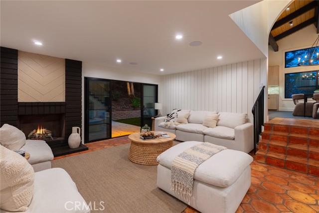 4885 Winnetka Avenue, Woodland Hills CA: https://media.crmls.org/medias/44b42fdb-8e2d-4a67-bf35-f309ddab90e1.jpg