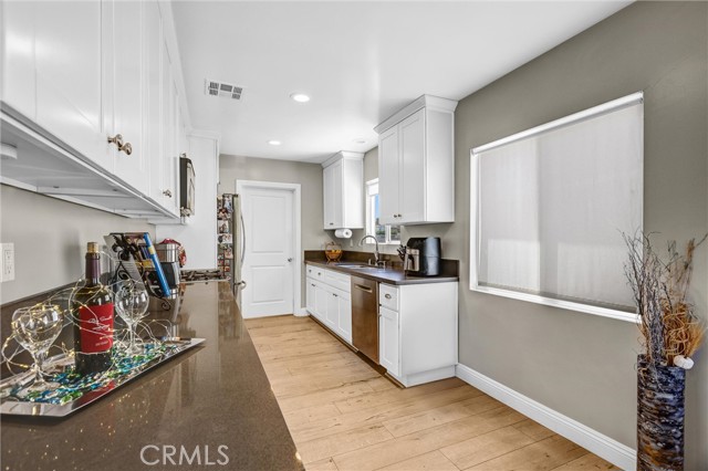 18026 Duncan Street, Encino CA: https://media.crmls.org/medias/44b44565-3652-48b6-a7f1-baccff4f62da.jpg