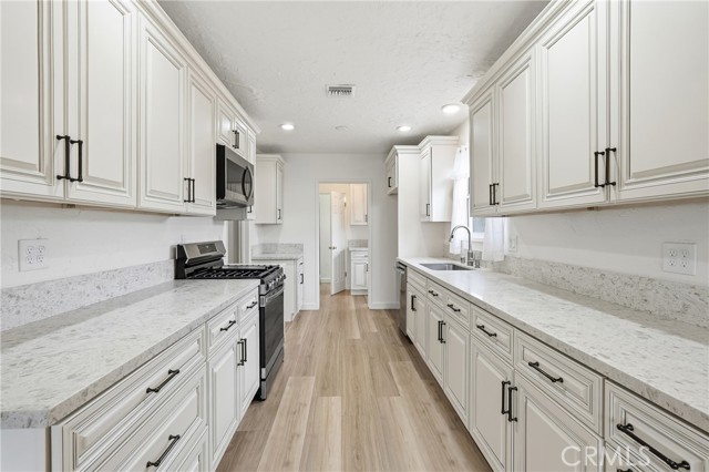 Detail Gallery Image 10 of 23 For 15853 Romar, Granada Hills,  CA 91343 - 3 Beds | 2 Baths