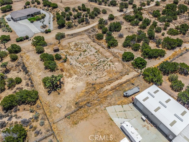 8277 Macron Street, Oak Hills CA: https://media.crmls.org/medias/44b631ba-eed7-467d-af66-e04d2f0af9ec.jpg