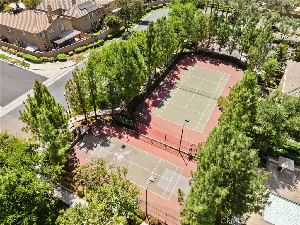 https://media.crmls.org/medias/44b67a40-b081-4f20-8513-0902a073c37c.jpg?preset=X-Large