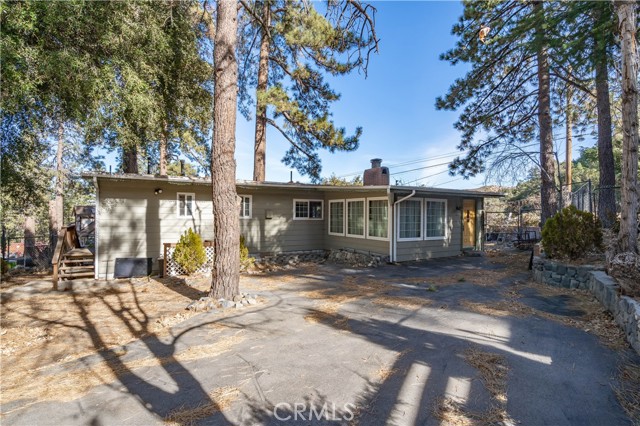 Detail Gallery Image 5 of 31 For 5579 Juniper Dr, Wrightwood,  CA 92397 - 2 Beds | 2 Baths