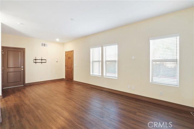 Detail Gallery Image 4 of 24 For 11613 216th, Lakewood,  CA 90715 - 3 Beds | 2/1 Baths