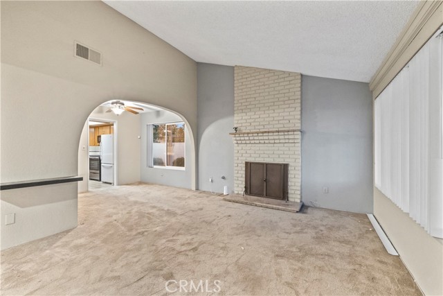 Detail Gallery Image 4 of 43 For 16464 Tullock, Fontana,  CA 92335 - 4 Beds | 2 Baths