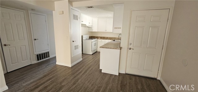 Image 5 of 14 For 1083 Circle City  202