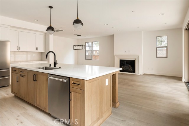 195 E Palm Street, Altadena CA: https://media.crmls.org/medias/44ba03df-9fc3-4f4e-8d8b-56763a7e3197.jpg