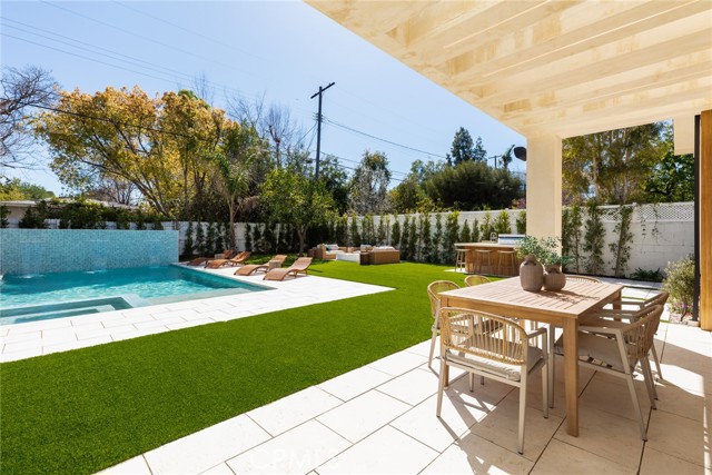 22640 Clarendon Street, Woodland Hills CA: https://media.crmls.org/medias/44bad89f-8306-4338-8bc5-73492ebd19d3.jpg