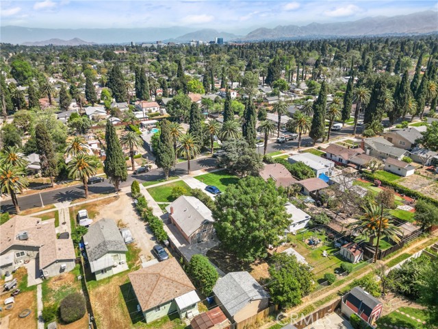 Detail Gallery Image 29 of 32 For 4390 Edgewood, Riverside,  CA 92506 - 2 Beds | 2 Baths