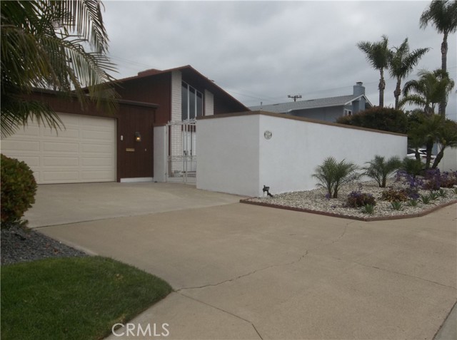 Detail Gallery Image 1 of 25 For 9441 Candlewood Dr, Huntington Beach,  CA 92646 - 3 Beds | 2 Baths