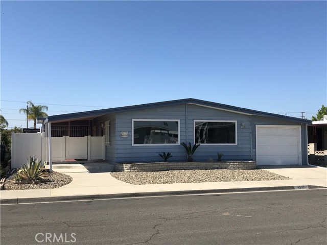 Detail Gallery Image 2 of 24 For 1555 Santa Susana Dr, Hemet,  CA 92543 - 2 Beds | 2 Baths
