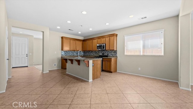 Detail Gallery Image 7 of 22 For 11768 Tiffany, Victorville,  CA 92392 - 3 Beds | 2 Baths