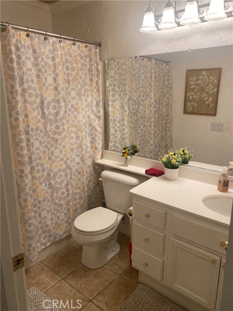 5031 Columbia Drive, Fontana CA: https://media.crmls.org/medias/44bb2973-83c5-454d-9419-d7556c16b4b4.jpg