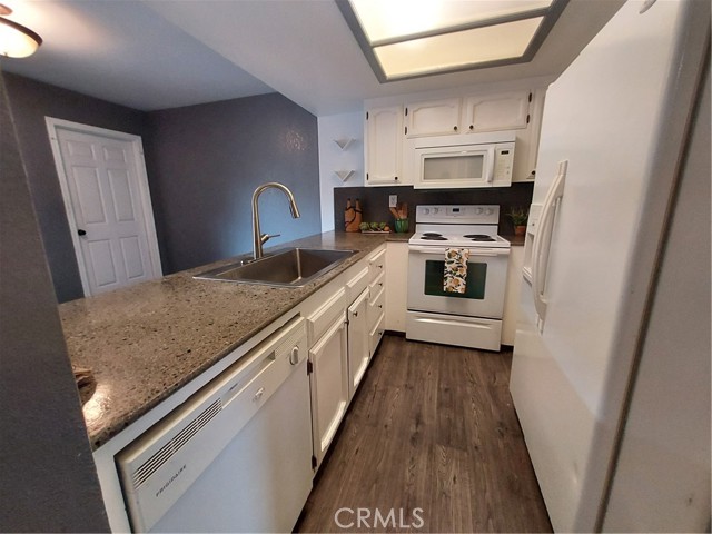 Detail Gallery Image 7 of 22 For 746 E Magill Ave, Fresno,  CA 93710 - 2 Beds | 2 Baths