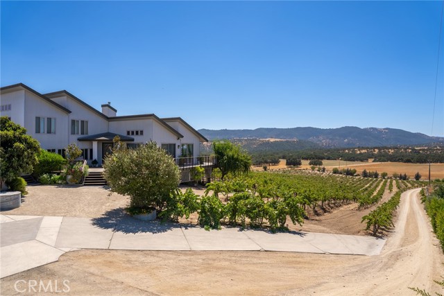 7110 Drake Road, Paso Robles CA: https://media.crmls.org/medias/44bbf6dd-236d-4f19-83c4-ca6fe18d1224.jpg